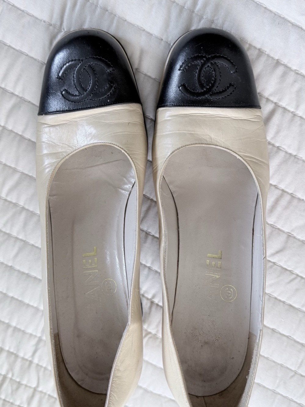 Chanel CC Cap Toe Block Heel Pumps Cream & Black EU 37
